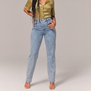 A&F Curve Love Ultra High Rise 90s Straight Jean (Never Worn)